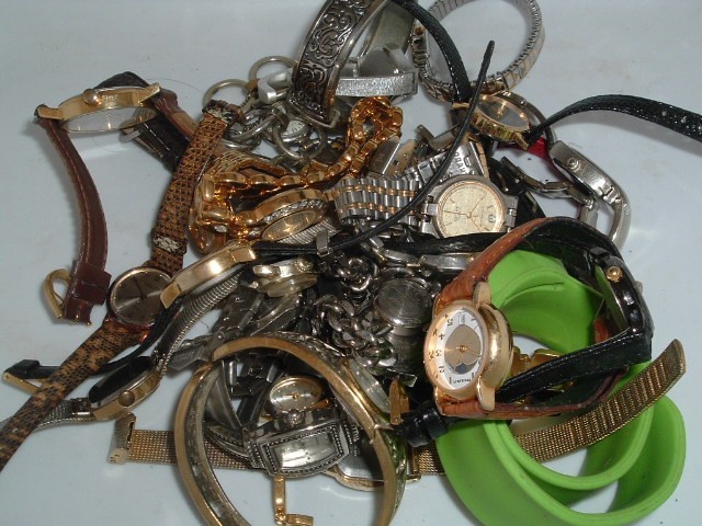 Lot of 2+ lbs Watches – Vintage & Modern – Mixed Brands AS IS / Untested