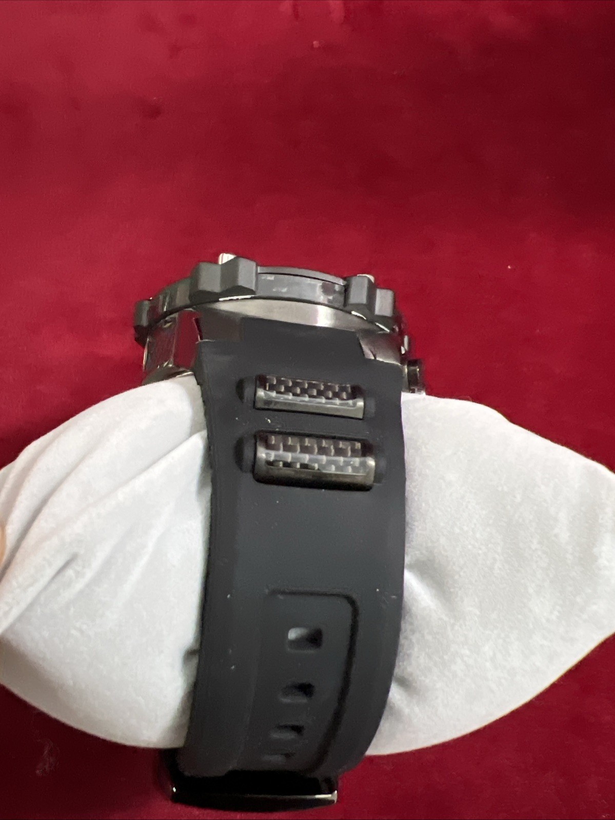 Invicta Carbon Hawk 37286 is a 54mm men’s watch with a black carbon fiber dial,