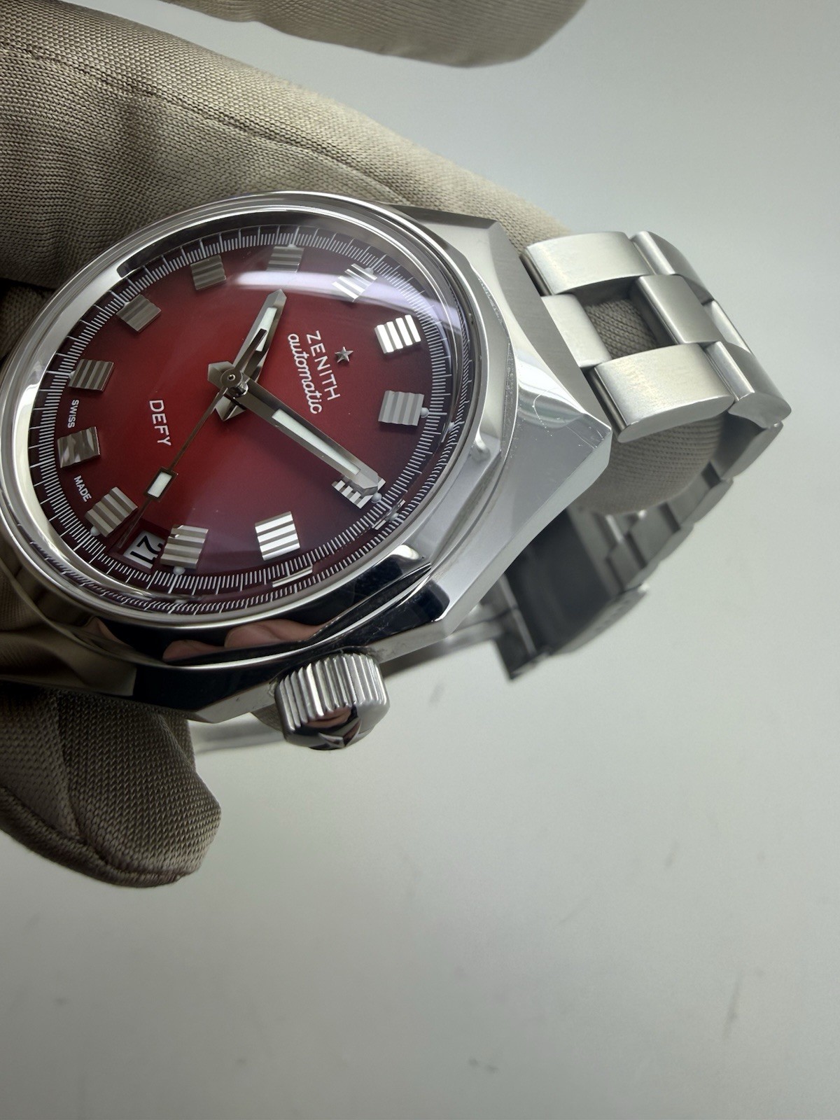2023 Zenith Defy Revival Red Dial 37mm Auto A3691 03.A3642.670/3691.M3642 B+P