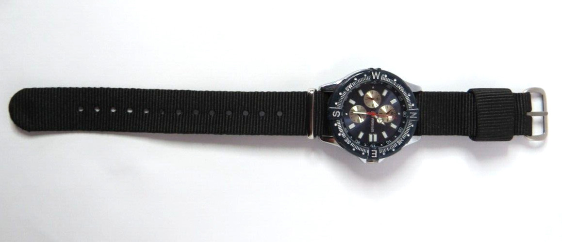 MEN’S QUARTZ VERSALES SPORT WRISTWATCH ROTATED BEZEL RUNS..