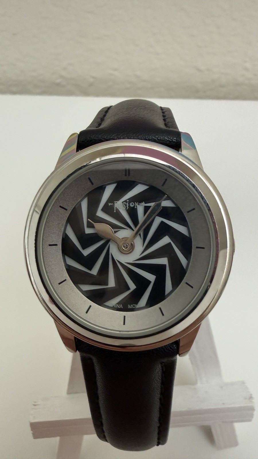 Vintage FUSION Atomic Wristwear Quartz Watch Mystery Dial Rotating Second Hand