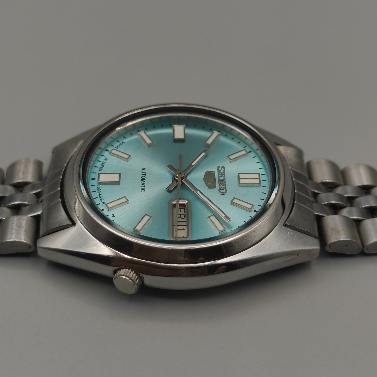 Vintage Seiko 5 Automatic 7009 Men’s Watch Ice Blue Dial 36 mm Day Date Japan
