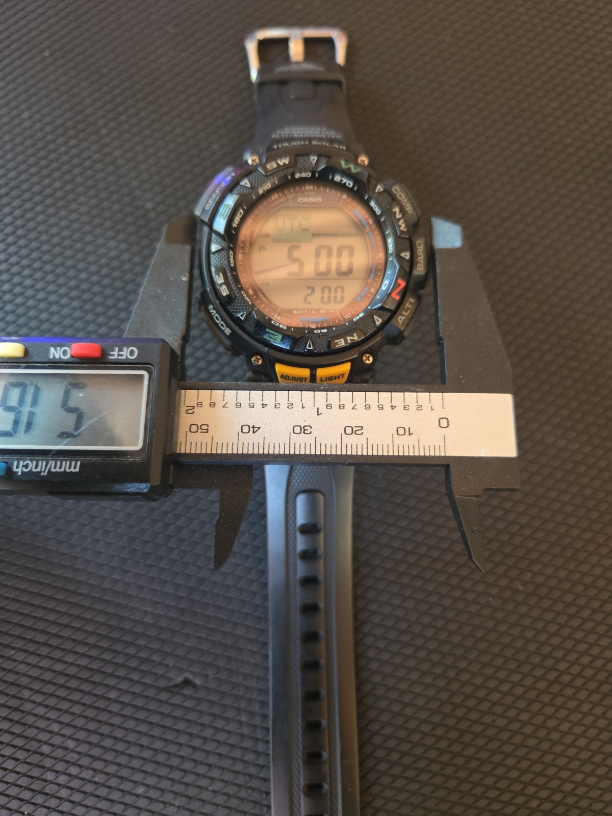 Casio Pathfinder 3246 PAG-240 Mens Watch Tough Solar Altimeter Compass Japan