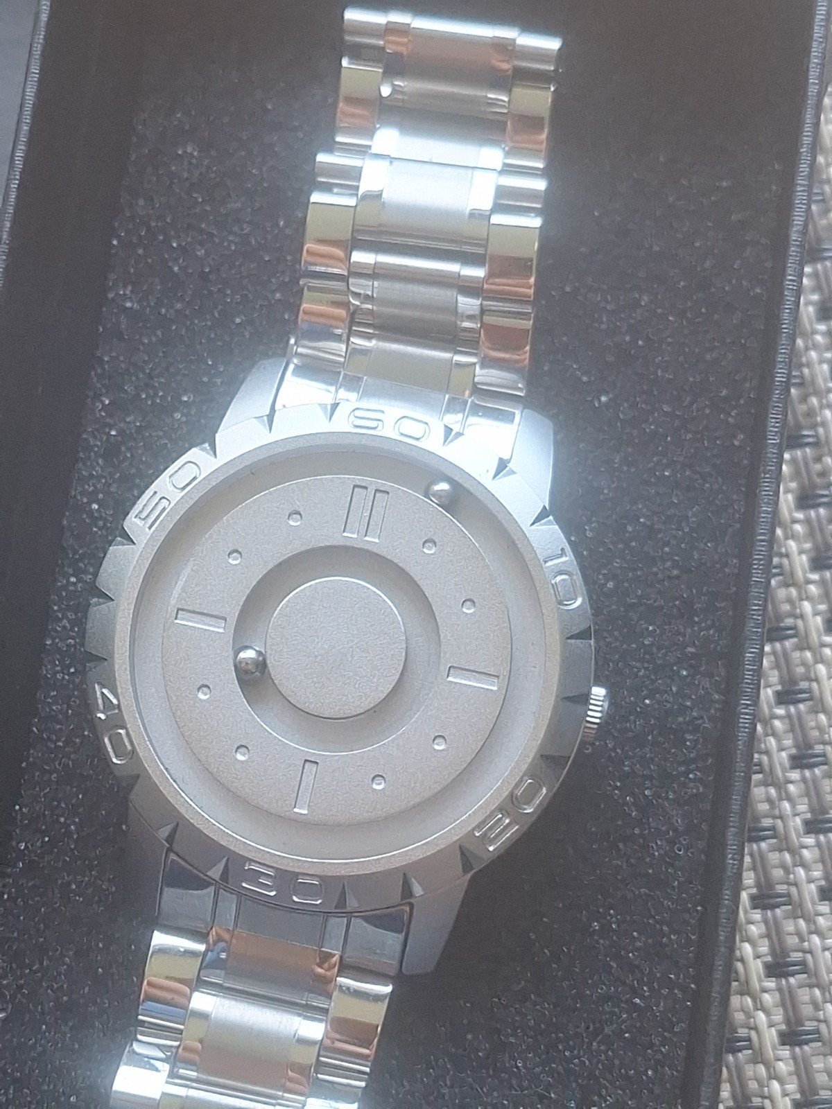 EUTOUR Stainless Steel Magnetic Ball Watch Timepiece New Open Box
