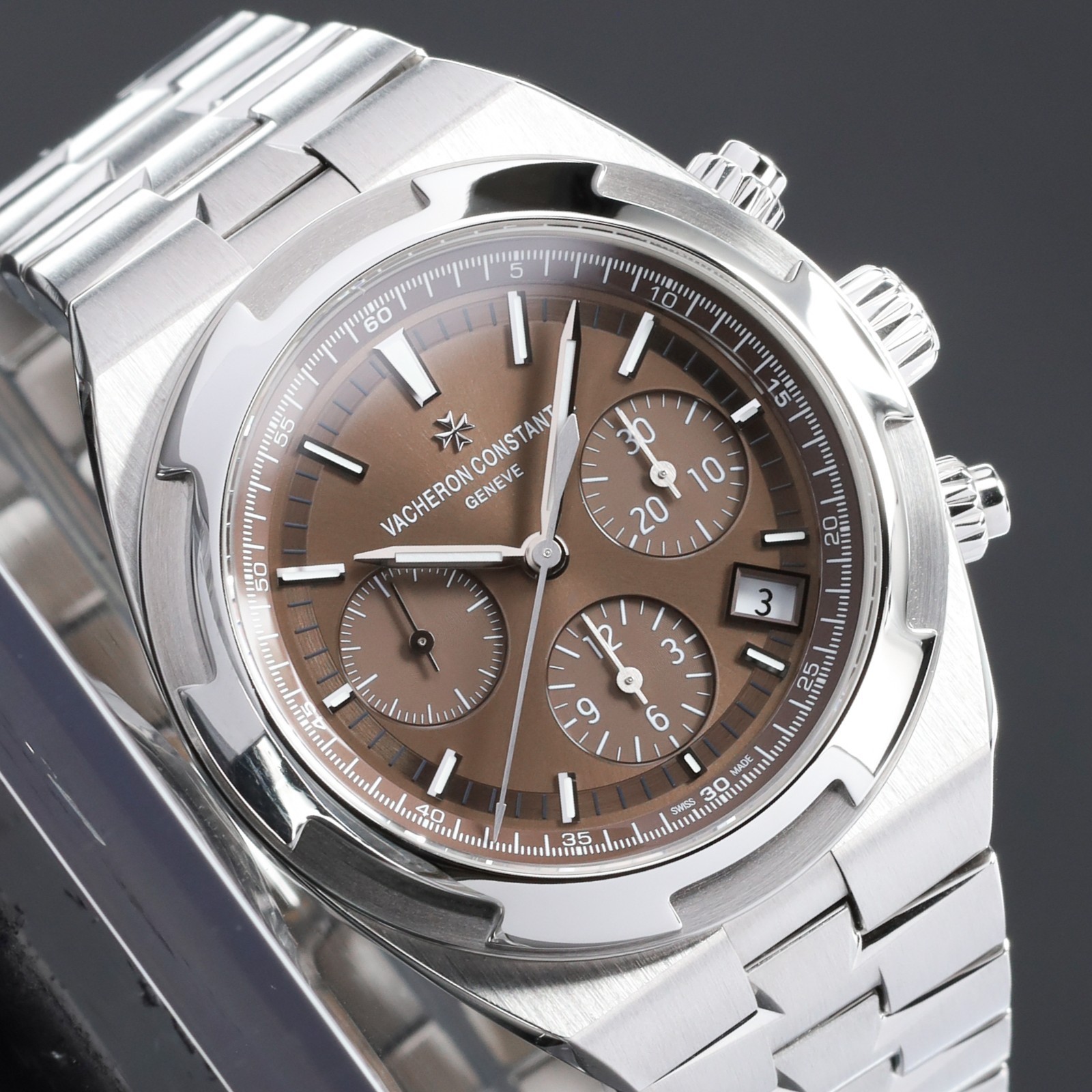 Vacheron Constantin Overseas 2017 42.5mm Steel Brown Dial Bracelet 5500V/110A