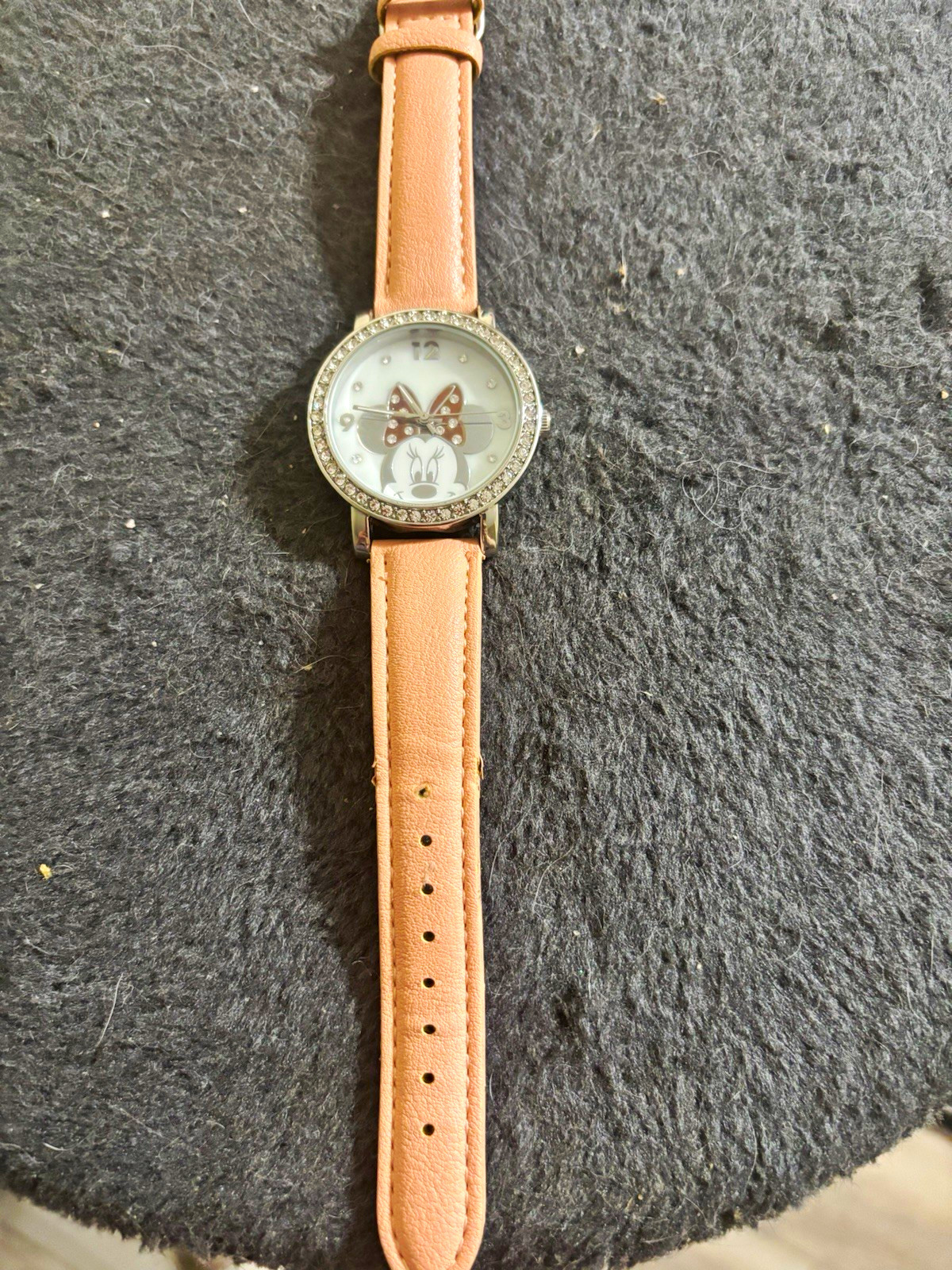 Disney Minnie Mouse Women’s Quartz Analog Watch Pink Leather Strap Silver Case