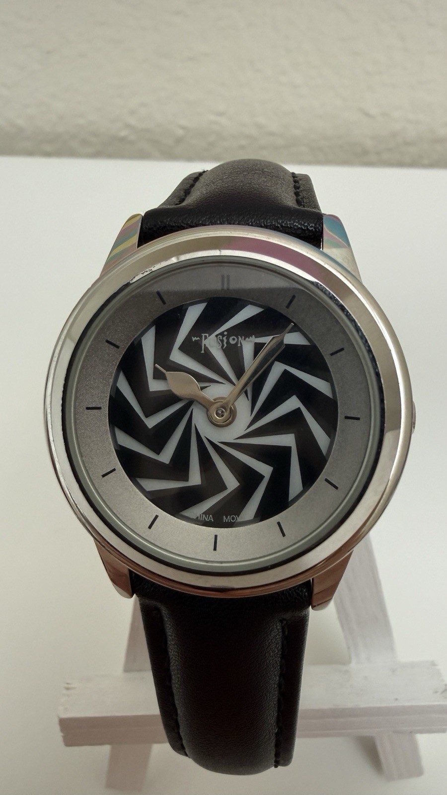 Vintage FUSION Atomic Wristwear Quartz Watch Mystery Dial Rotating Second Hand