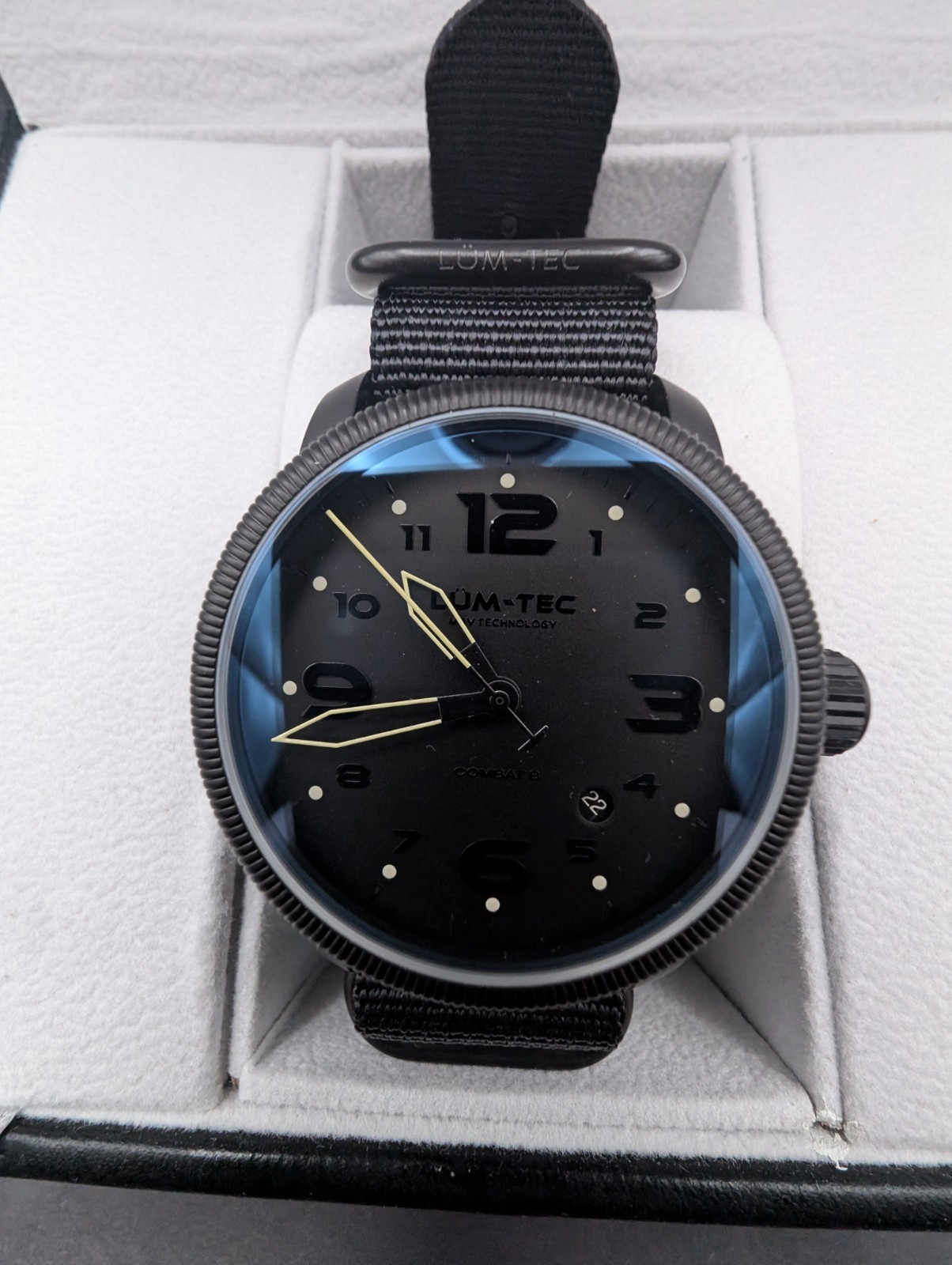 Lum-Tec Mens Watch Combat B43 Phantom Destro Black Dial Miyota Japan 2105 NOS