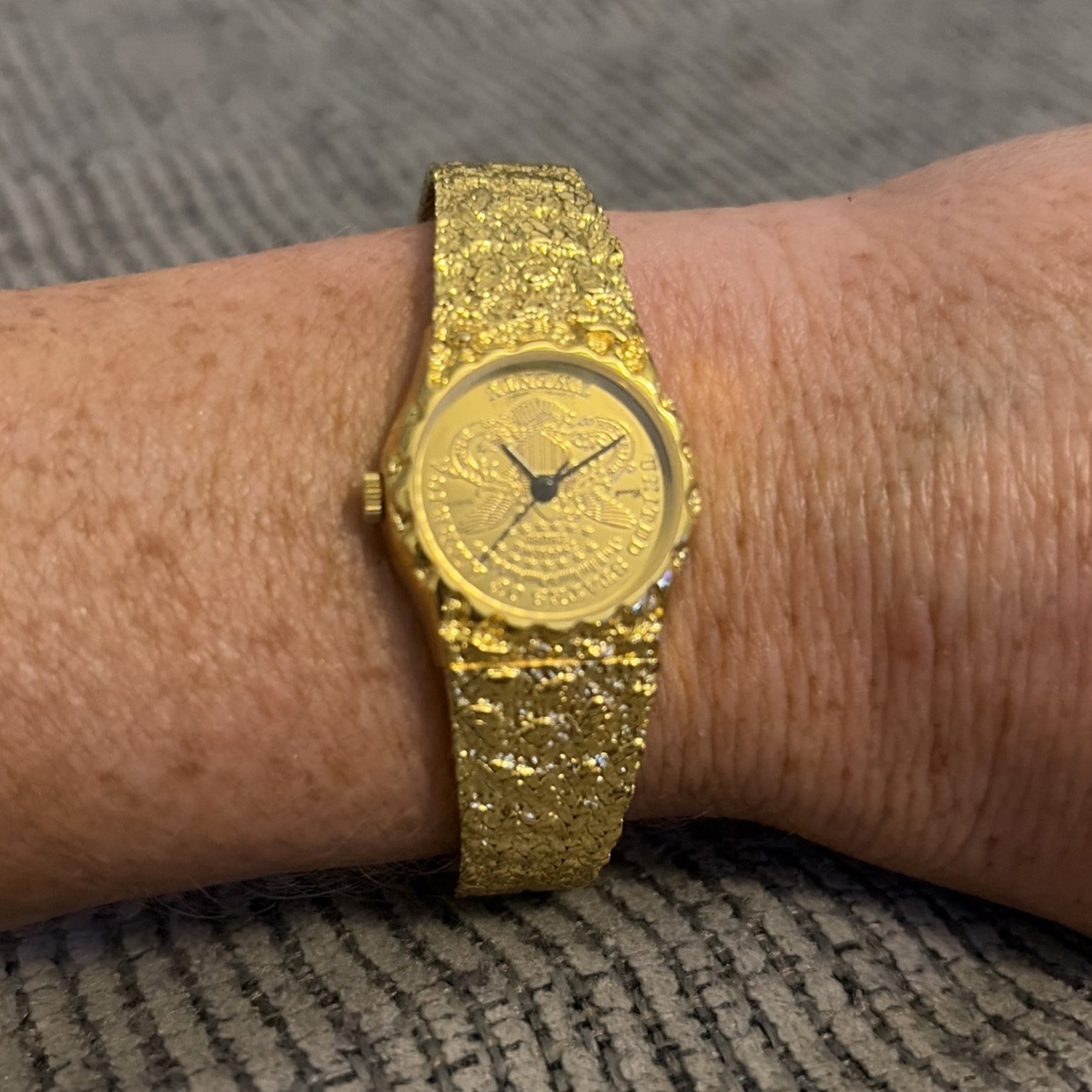 LADIES’ 20 DOLLAR FAUX GOLD COIN WATCH AND NUGGET BAND GOLD Vtg 80 90 Hong Kong