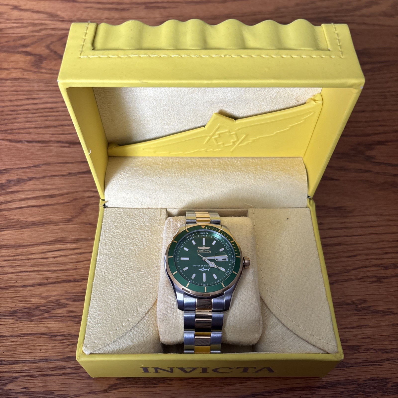 Invicta Master of the Ocean Men’s Quartz Green Dial Gold/Silver Steel Bracelet