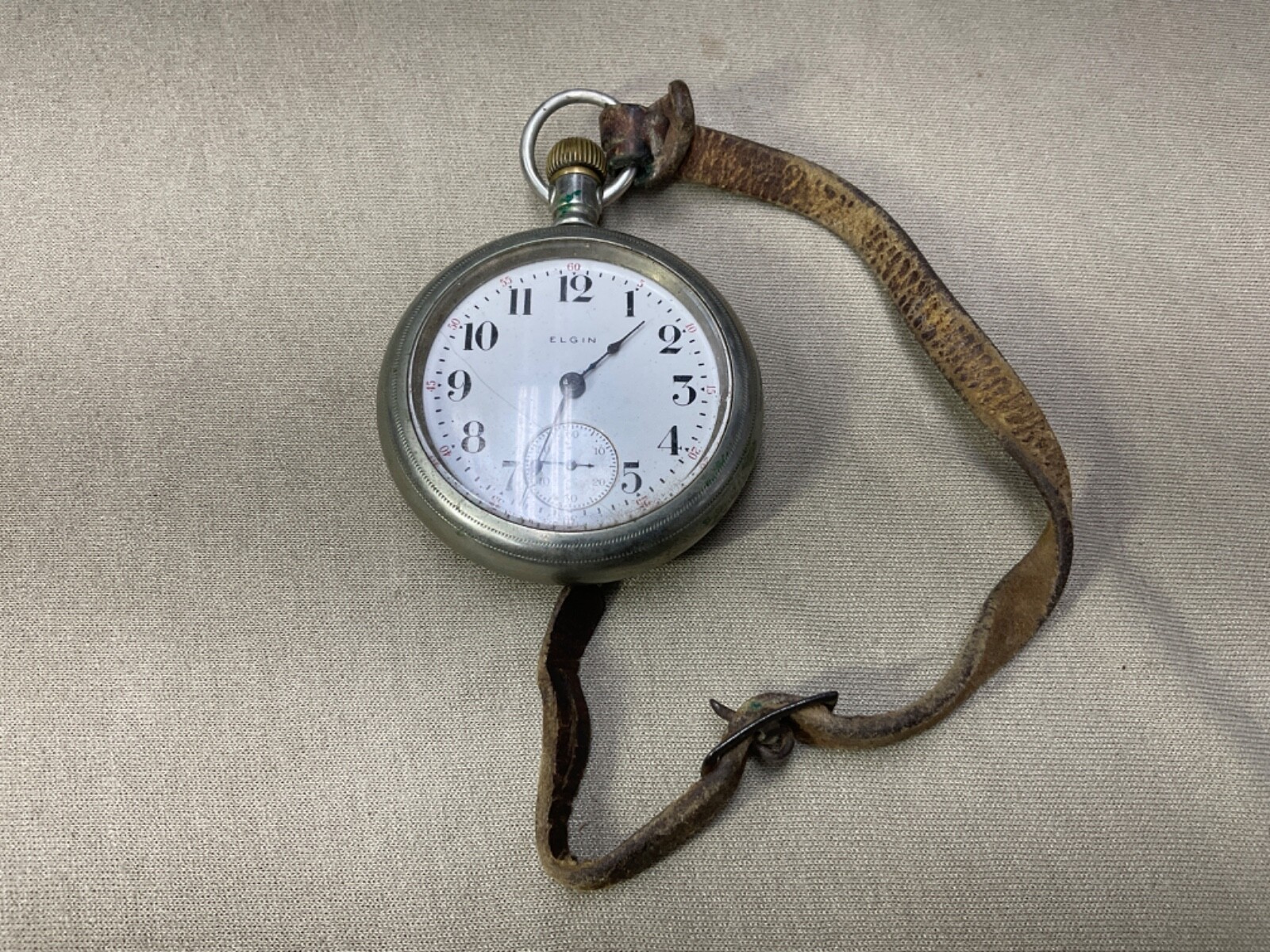 ANTIQUE ELGIN POCKET WATCH 2 1/4″ IN DIAMETER (NEEDS WORK, PARTS ONLY!)