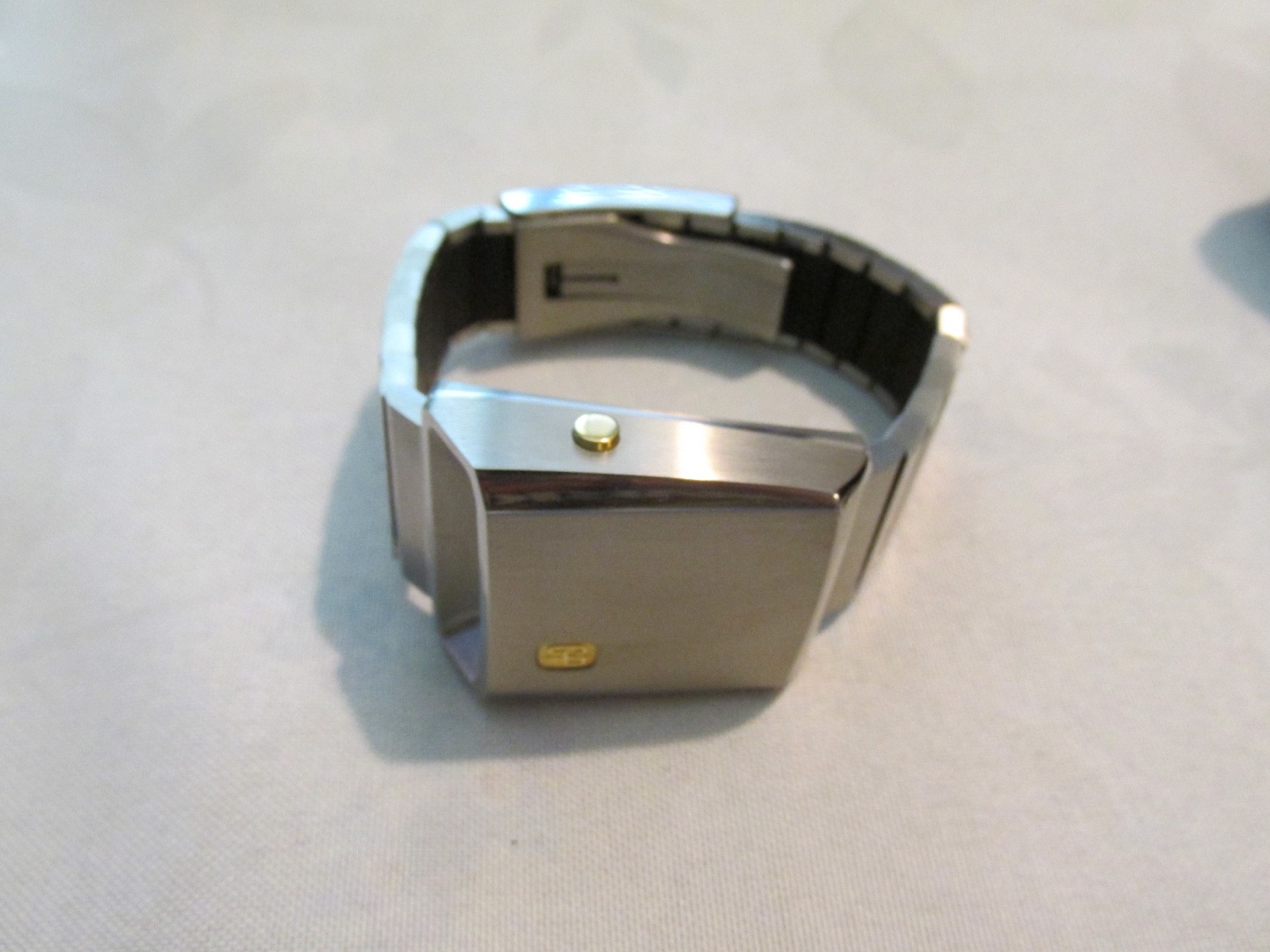 Girard Perregaux Casquette 2.0 Red LED Titanium Quartz Men’s Watch 39800
