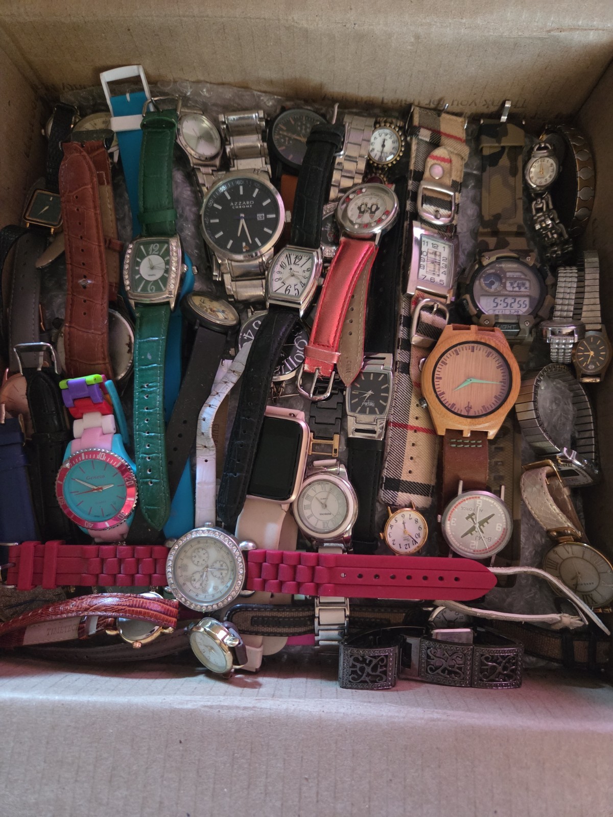 Huge Watch Lot Of About 150 Watches Full Large Priority Box
