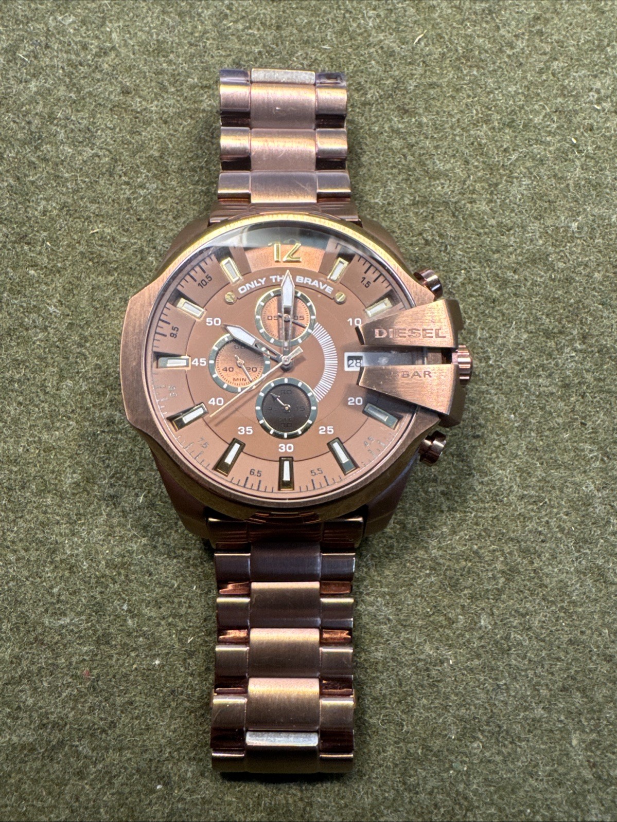 DIESEL MEGA CHIEF DZ4360 CHRONOGRAPH GOLD NO BATERY SHIPS FAST!