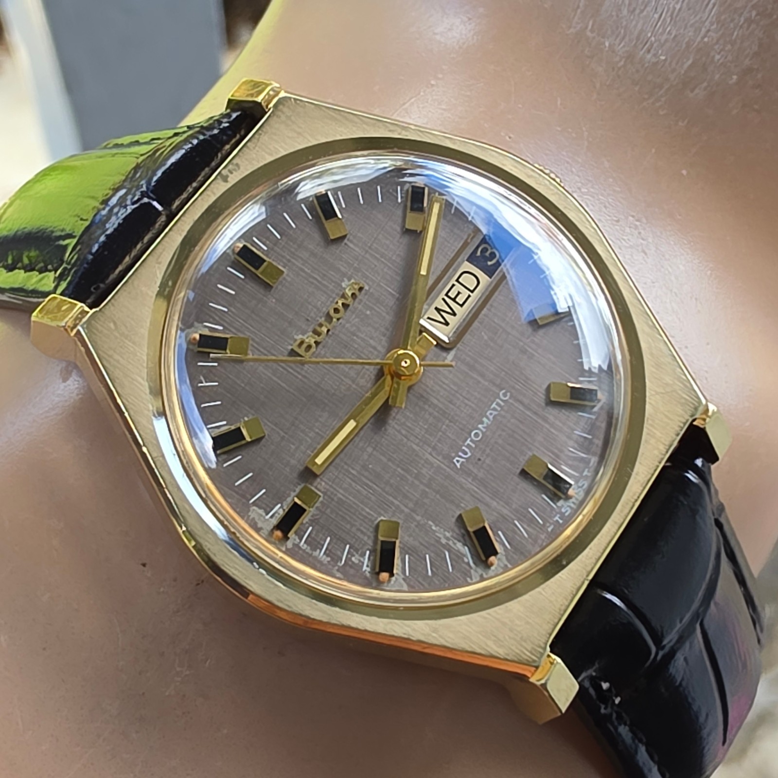 Vintage BULOVA Golden Clipper “AB” men’s automatic watch Linen dial 1972