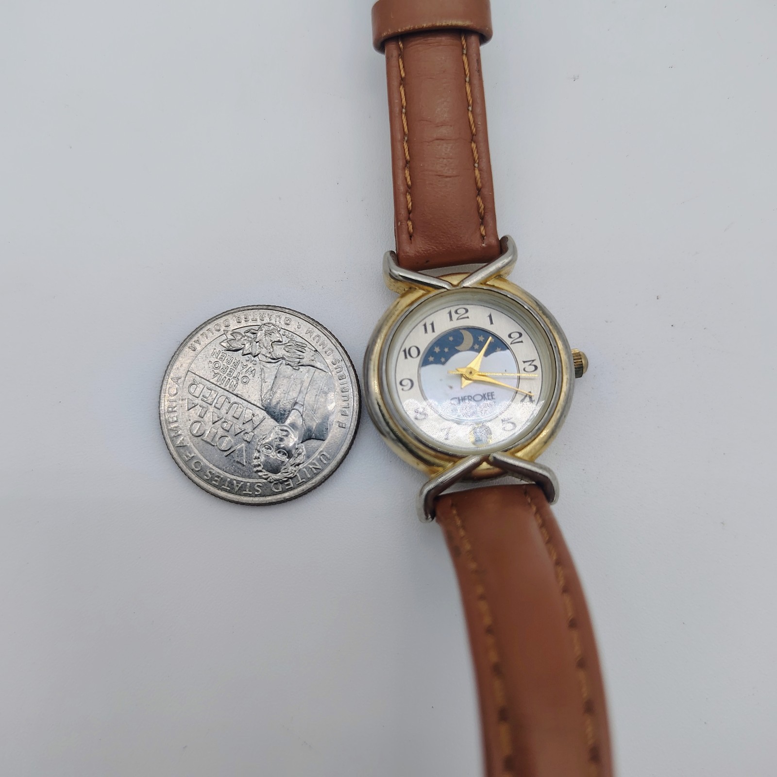 Vintage Cherokee 32-367 Night And Day Gold Tone Brown Leather Watch NEW BATTERY