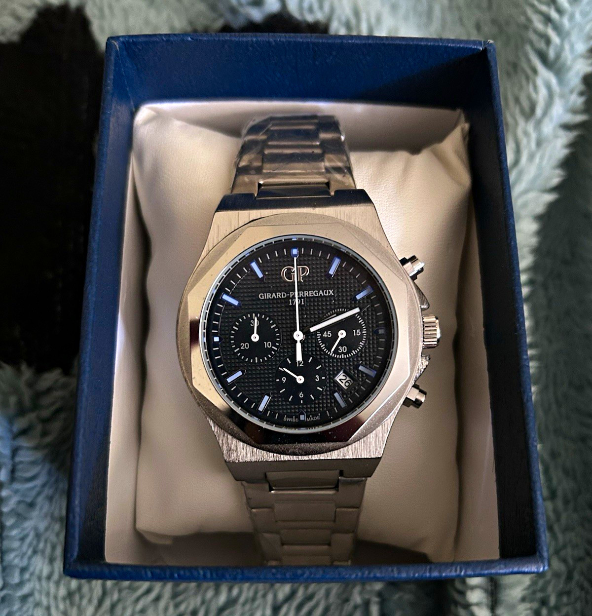 Girard-Perregaux Laureato Quartz Chronograph Black Dial Date Steel Box