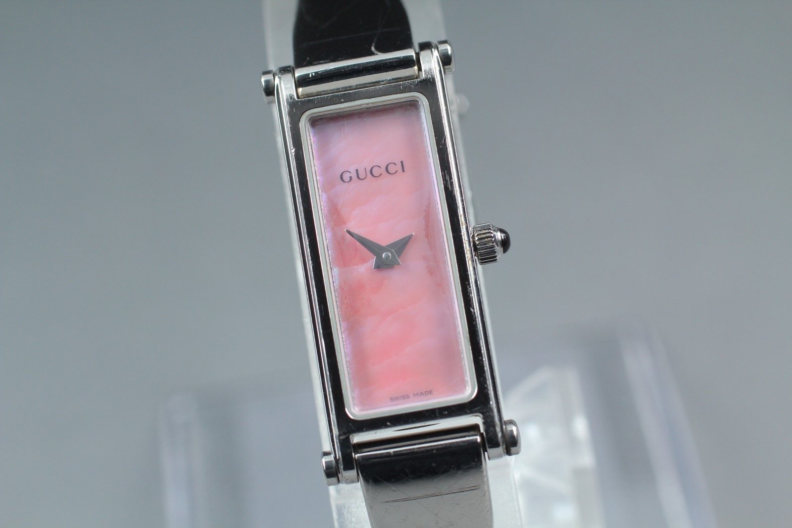 [Near MINT] GUCCI 1500L Pink Shell Dial Quartz Women’s Bangle Watch From JAPAN
