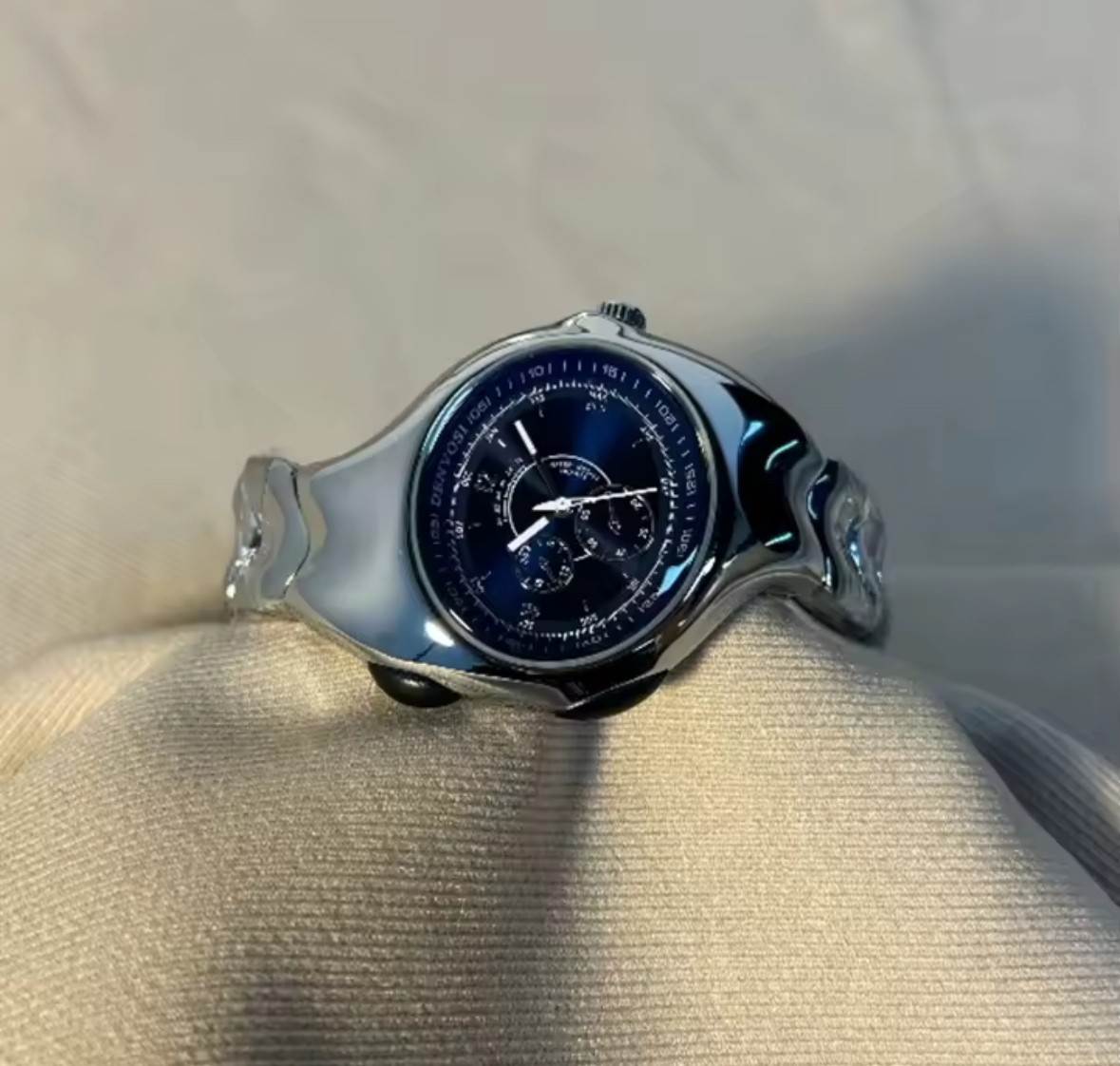 Men’s Metal Steel Watch Y2K Hype Silver Chrome Triax Melting Crash