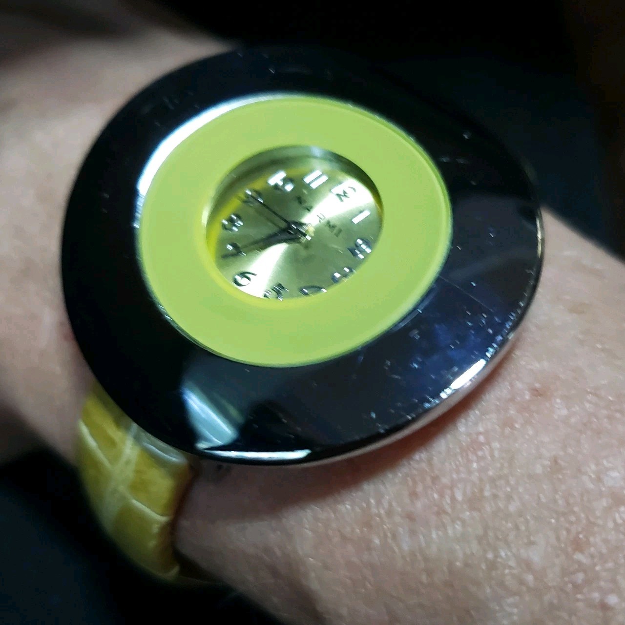 Narmi Womens Cuff Wristwatch Ladies Green Yellow New Battery