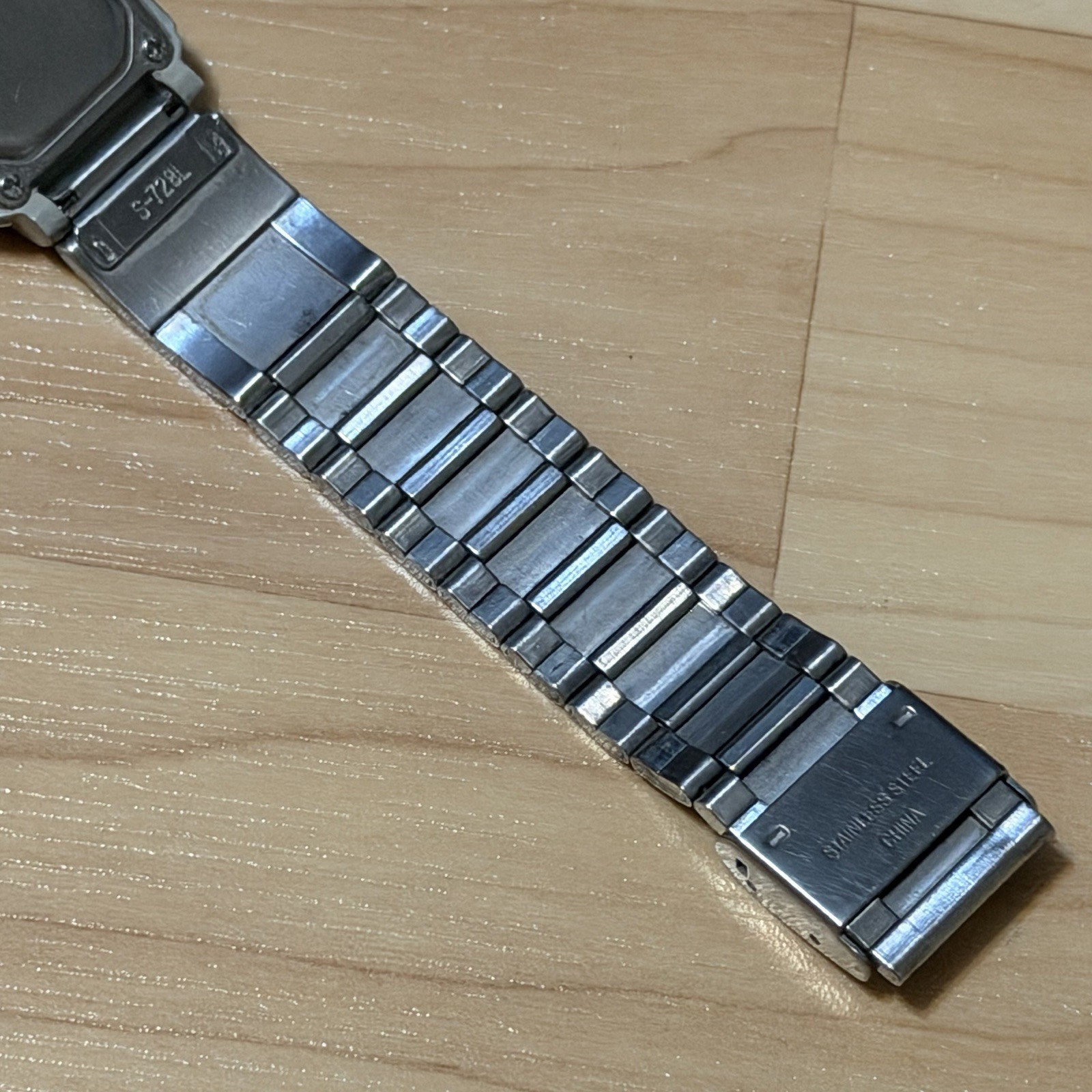 Casio LA-200 Vintage Silver Display Illuminator Futurist Digital Watch LA200 200