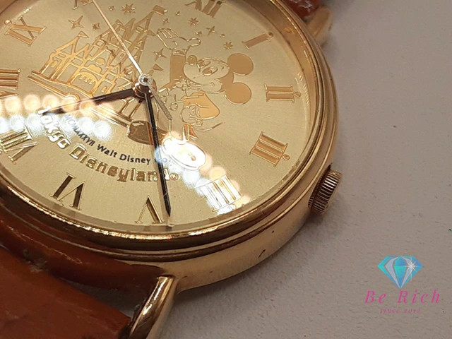 [A1R] Tokyo Disneyland Mickey V301 6E30 Gold Brown GP Watch [h7v]
