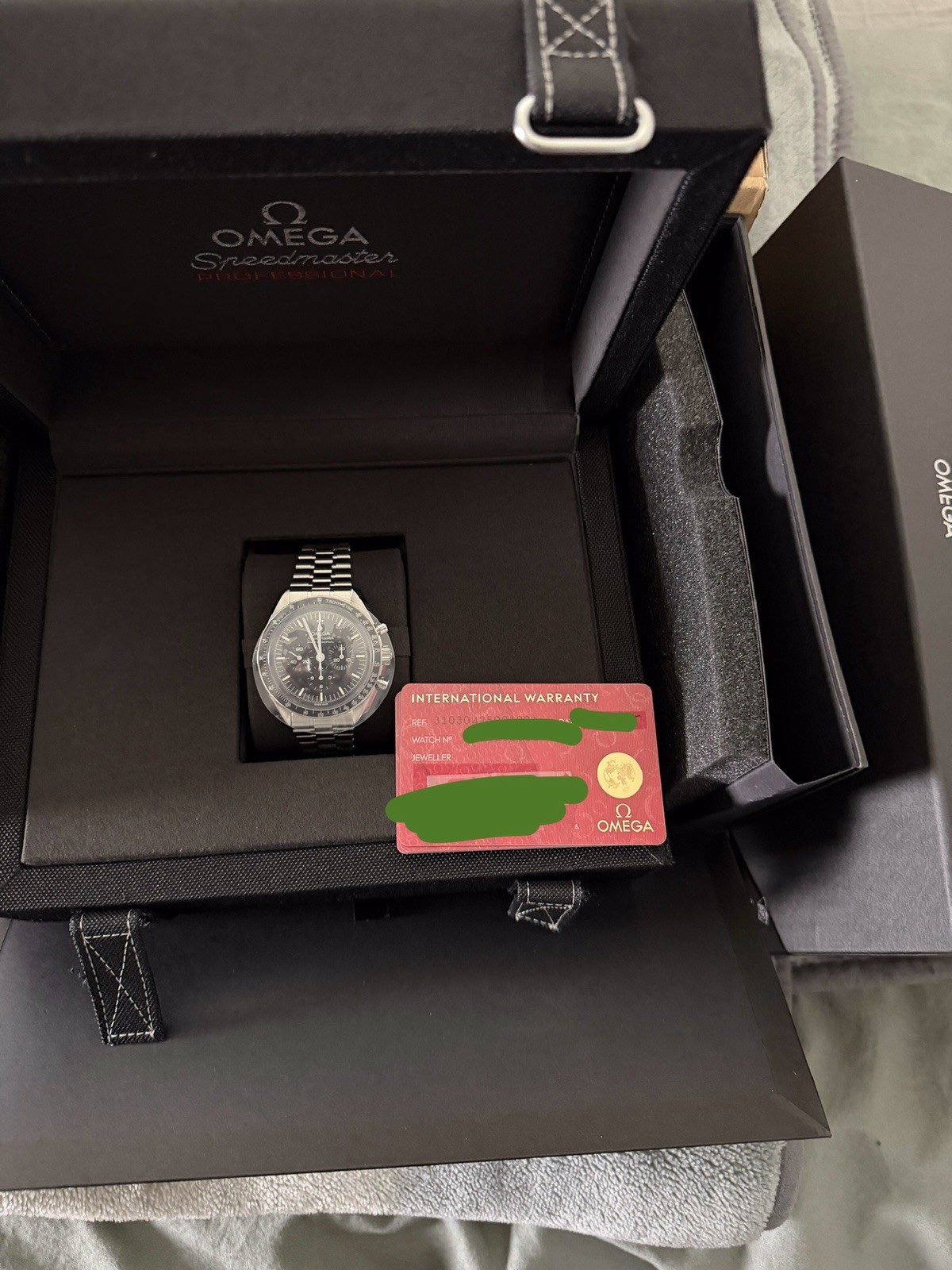 Omega Speedmaster Professional Moonwatch 310.30.42.50.01.001 BNIB 2024 HESALITE