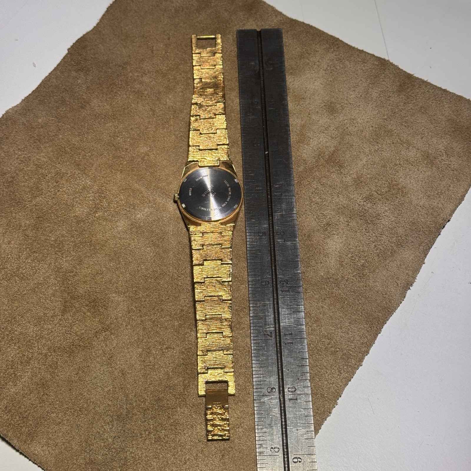 Vintage Gruen Precision Diamond Quartz Mens Nugget Bracelet Watch Gold Tone Runs
