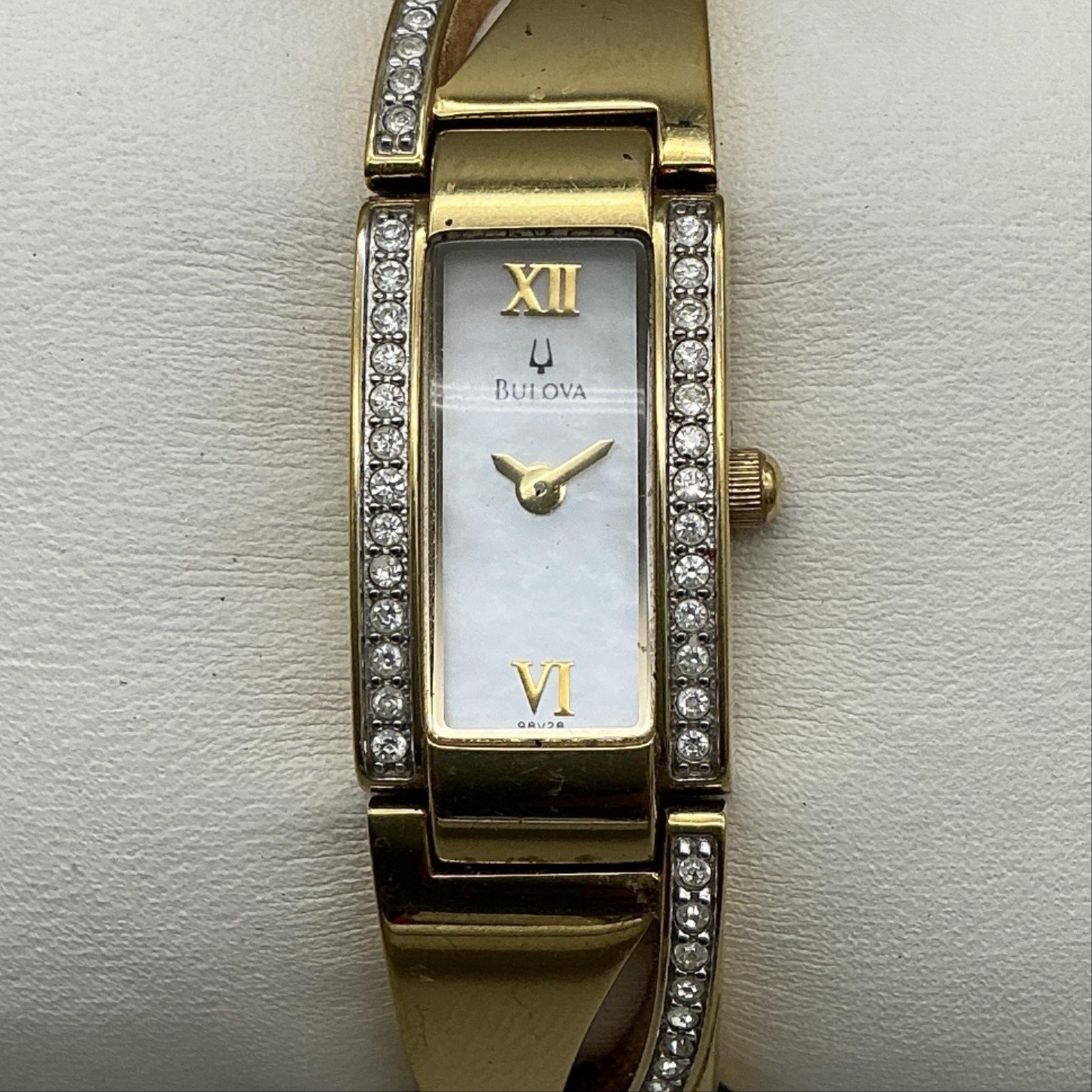 Bulova 98V28 Womens Watch 14mm MOP Dial Gold Tone Crystals New Battery 5.75″