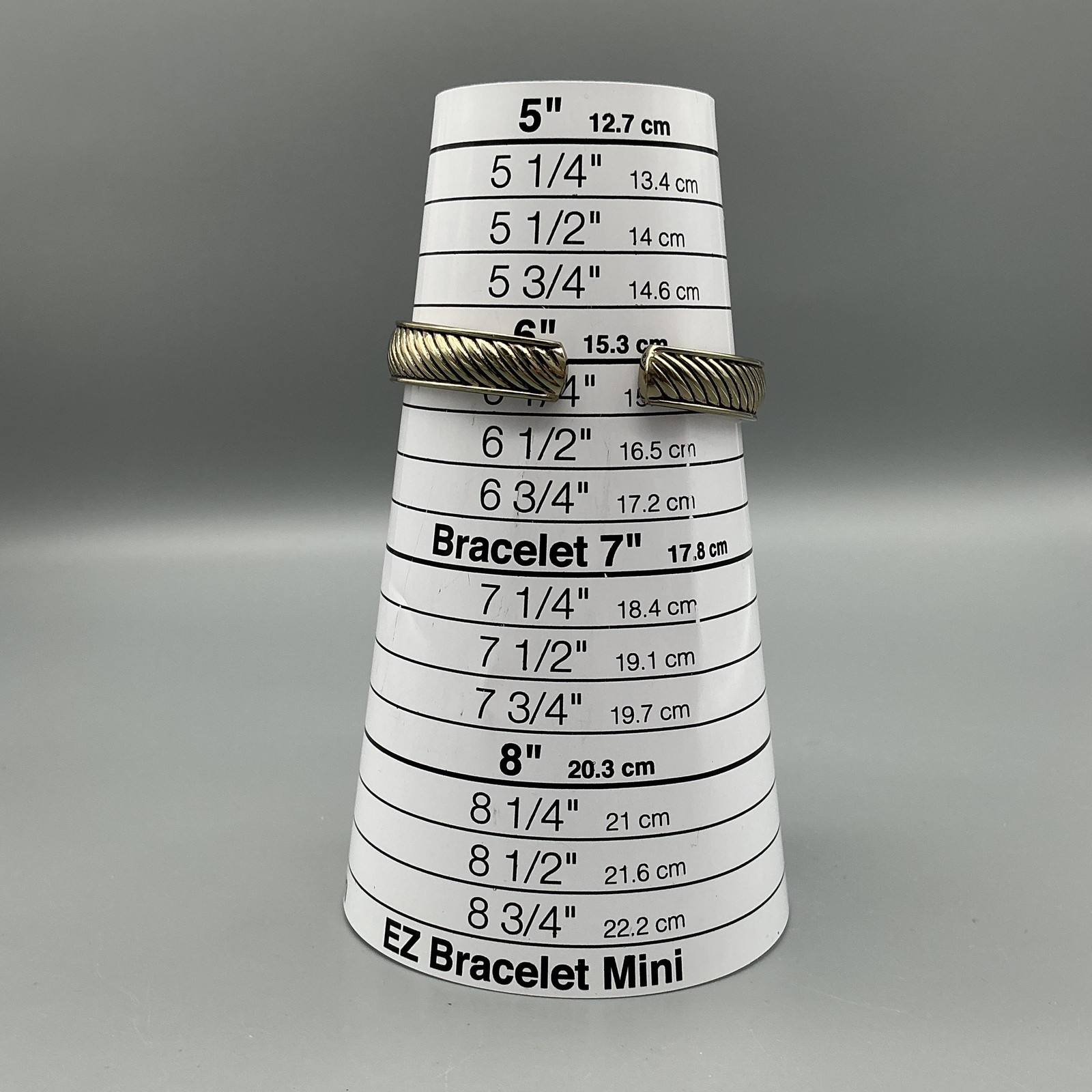 Poinsettia Bangle Watch Women 19mm White Dial Gold Tone Hidden Dial New Battery