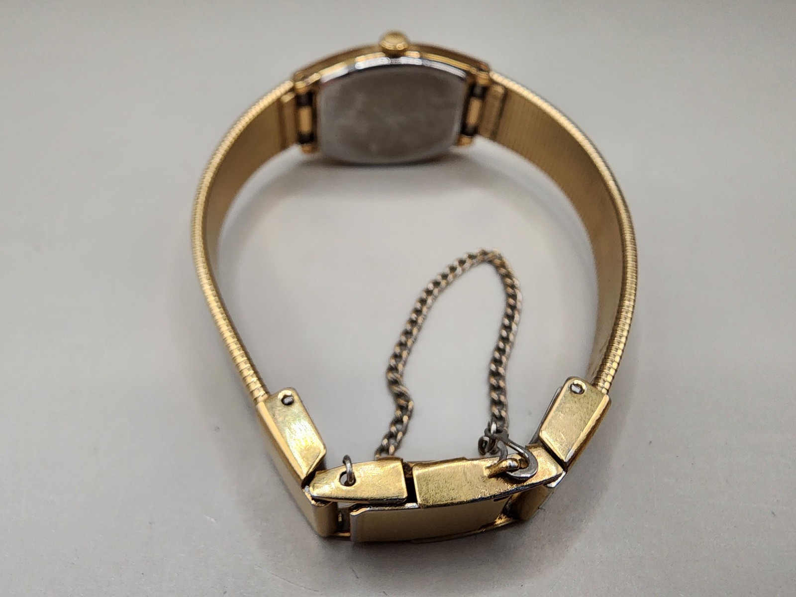 Vintage 1986 Seiko Quartz Ladies Dress Watch 2C20-5559 Gold Tone Mesh Bracelet