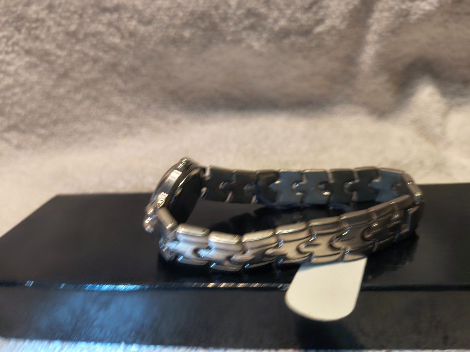 Geneva Quartz Watch Women White Starburst Dial Silver Bracelet New Bat Great !
