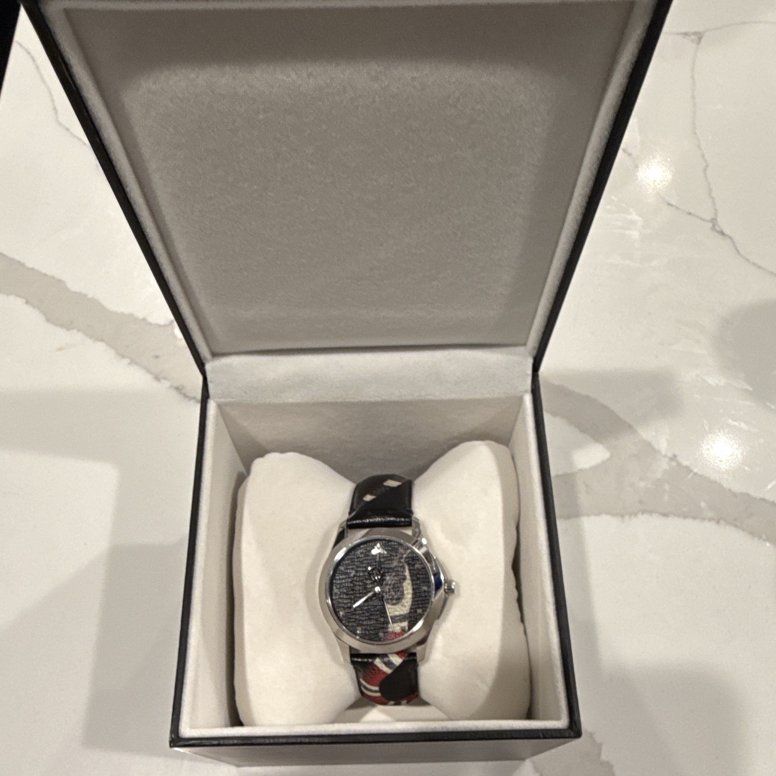 Gucci G-Timeless Swiss Made Quartz 50m Black Dial Leather Strap Watch w/Box
