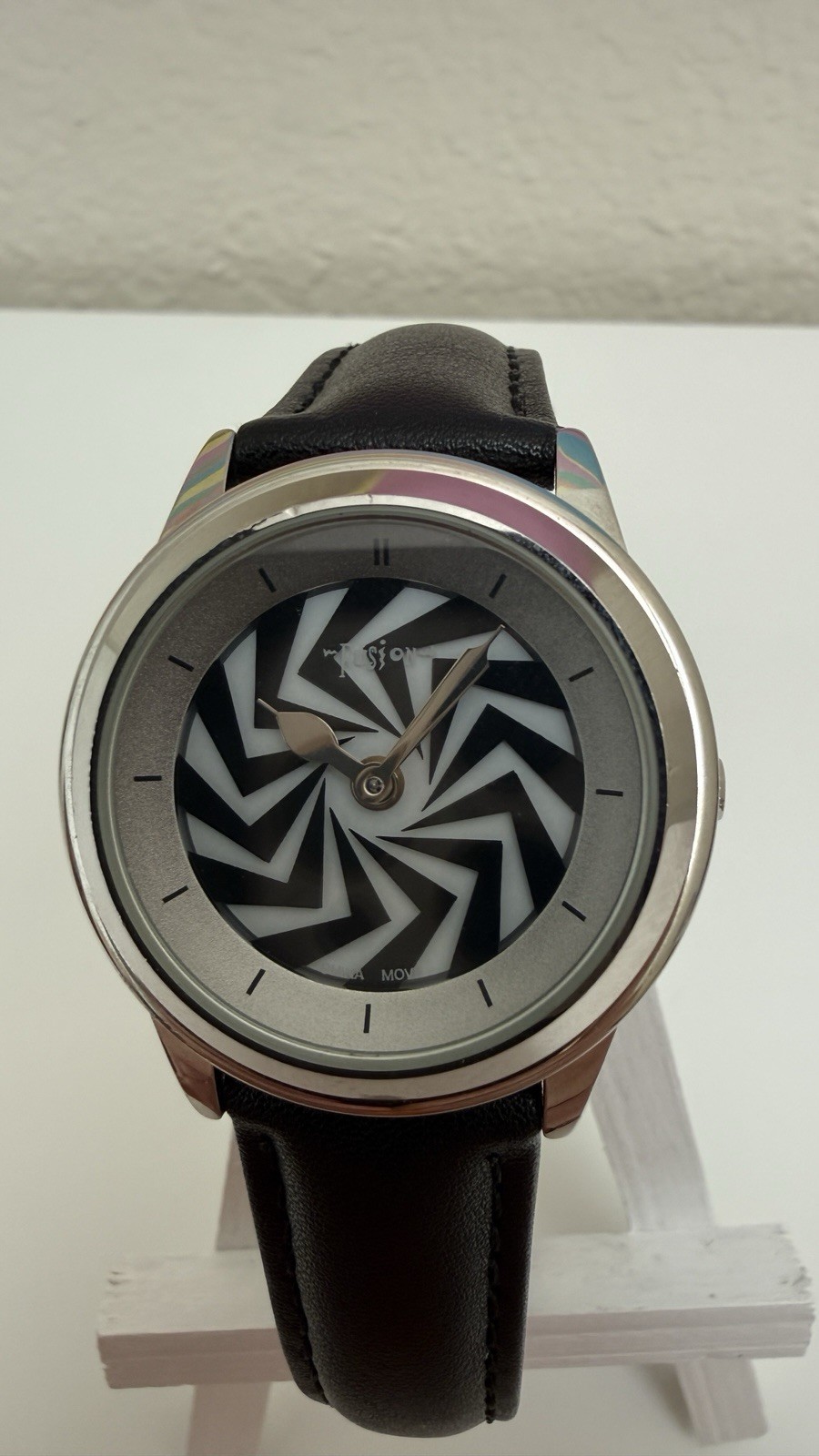 Vintage FUSION Atomic Wristwear Quartz Watch Mystery Dial Rotating Second Hand