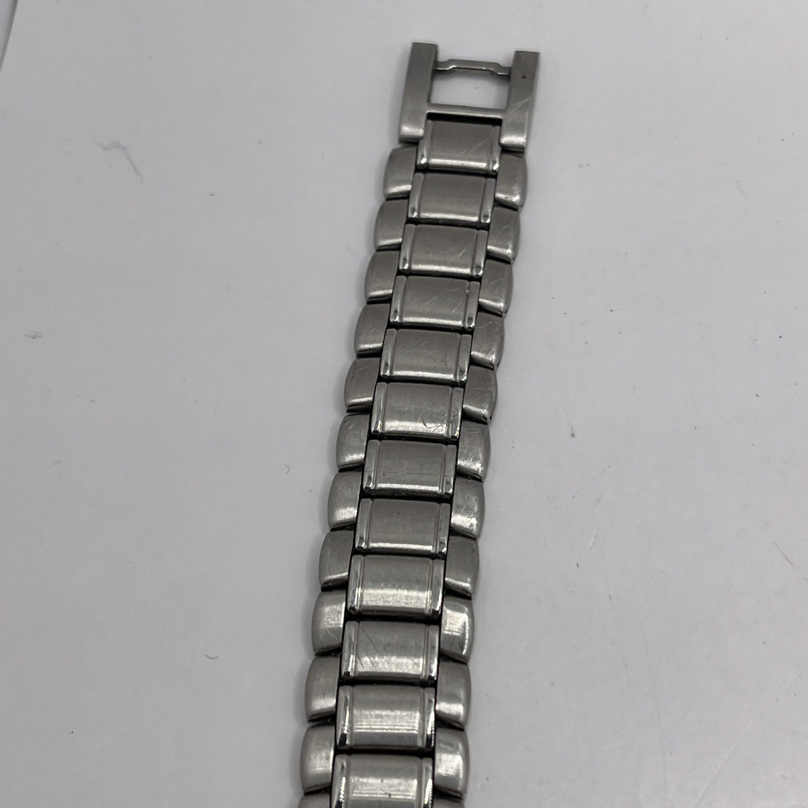 Celebrity Women’s Quartz Watch Silver 7.75″ Band 22mm Case- New Battery