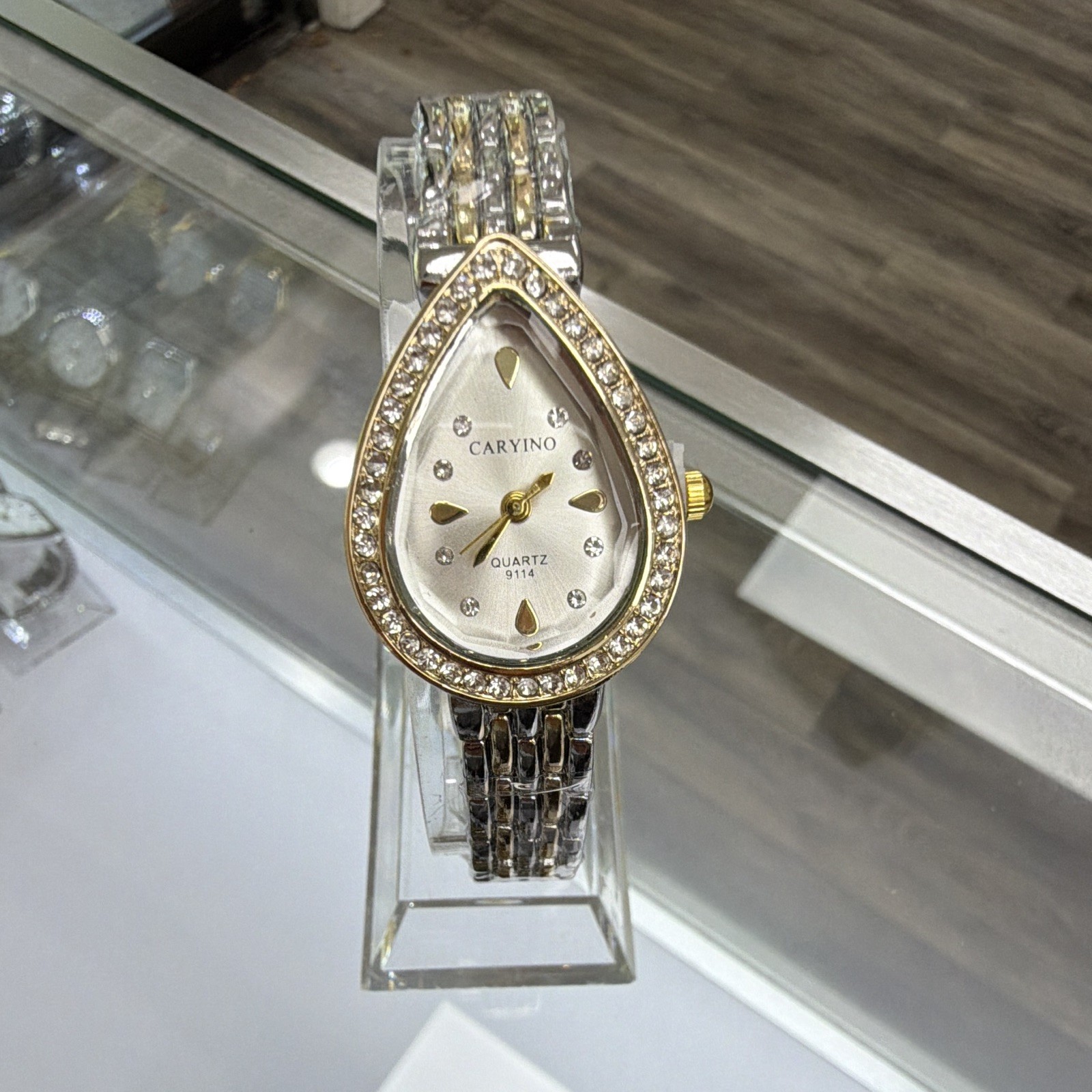 Caryino Women’s Quartz Analog Teardrop Dress Watch Two-Tone Bracelet Silver Dial
