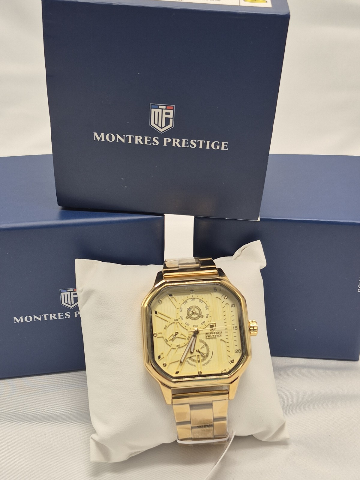 Montres Prestige Quartz Analog Octagon Gold Tone Bracelet 24-27.9mm Box