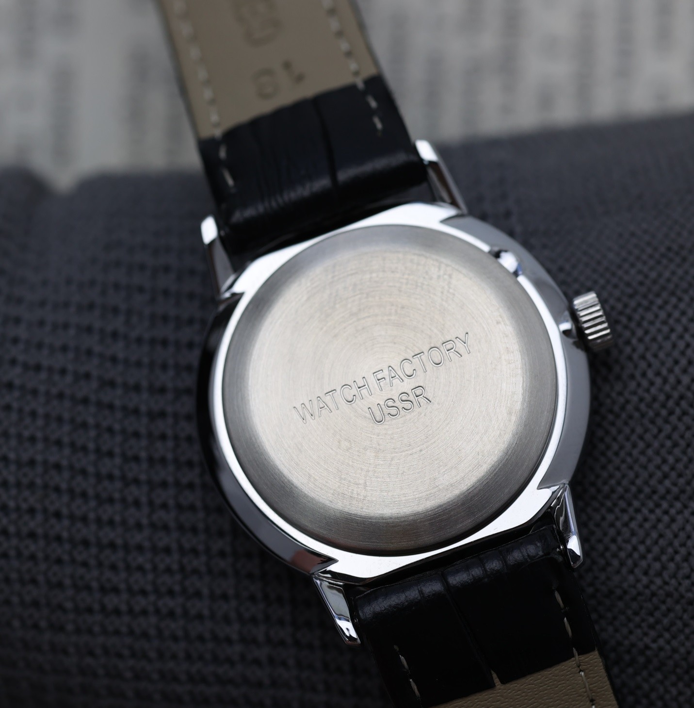 PULSOMETER watch MEDICAL. Quartz 35mm. SOVIET Raketa style