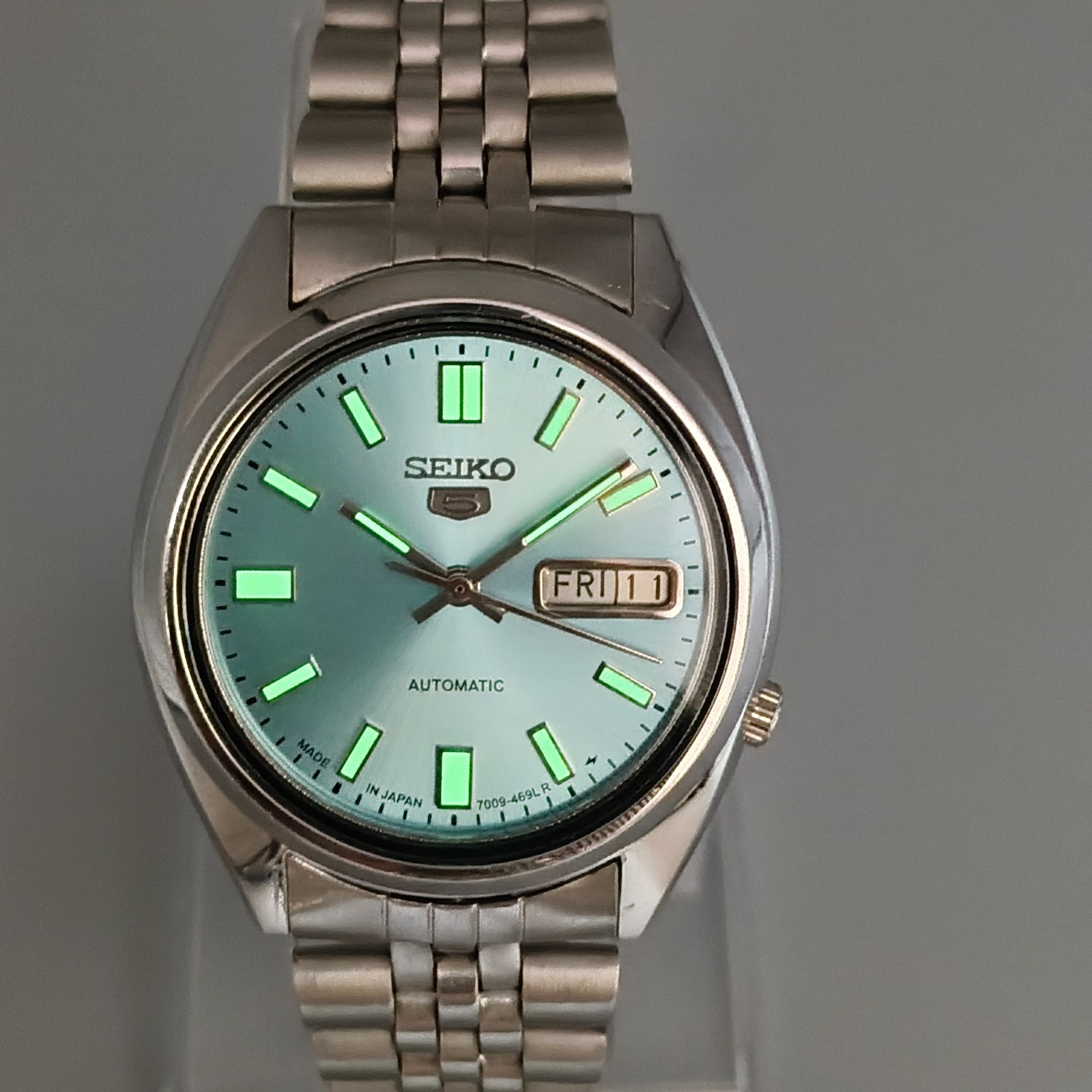 Vintage Seiko 5 Automatic 7009 Men’s Watch Ice Blue Dial 36 mm Day Date Japan