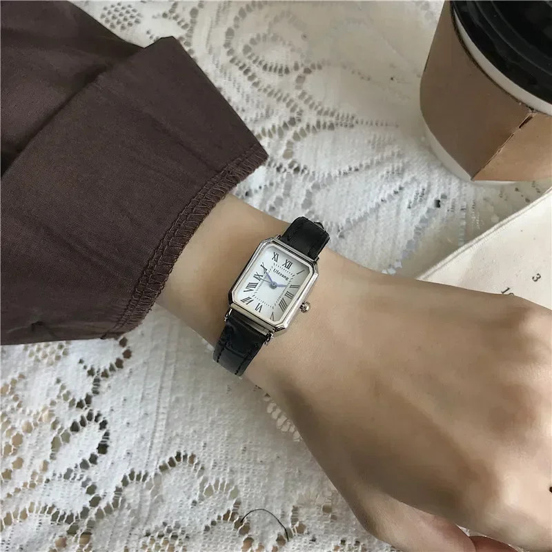 Classic Casual Quartz Retro Watches Dial Leather Strap Band Ladies Watch
