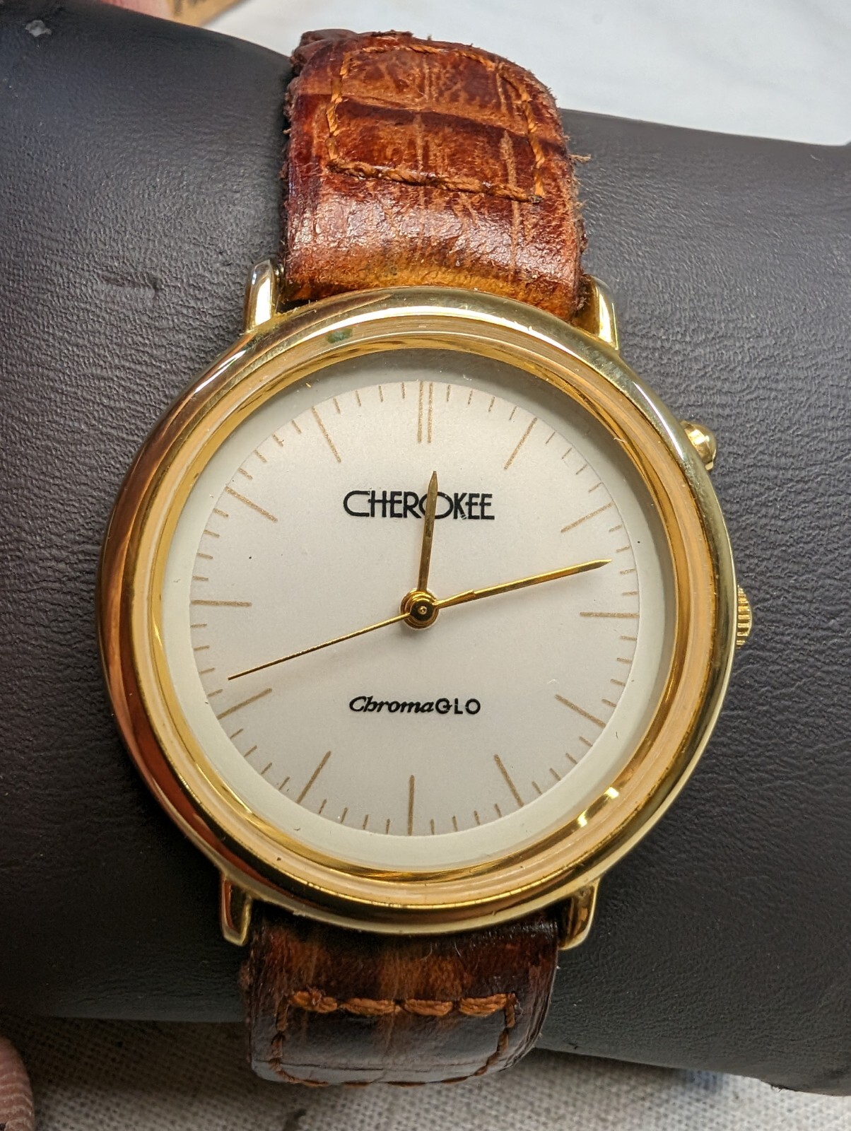 Cherokee Chromaglow Women’s Brown Buckle Band Analog Watch – Running But No Glow
