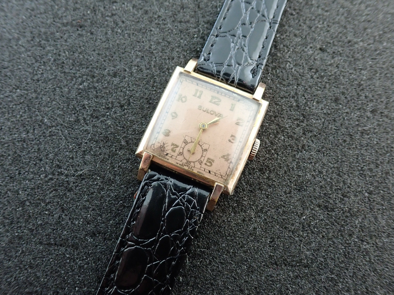 VINTAGE 26.4MM X 33.4MM MENS BULOVA WRIST WATCH CAL. 10BC – RUNNING