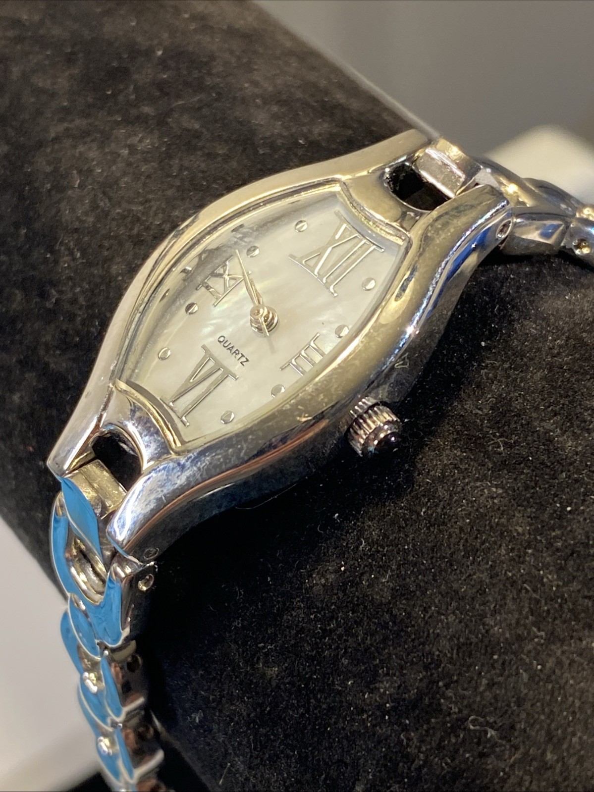 Silver tone roman Numeral Lady’s watch/wristwatch New Battery