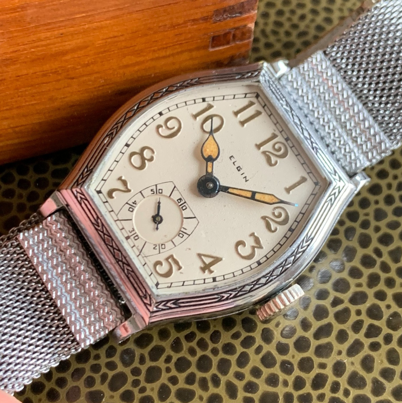 1931 Elgin Grade 485 4/0S Engraved Case Art Deco Wristwatch