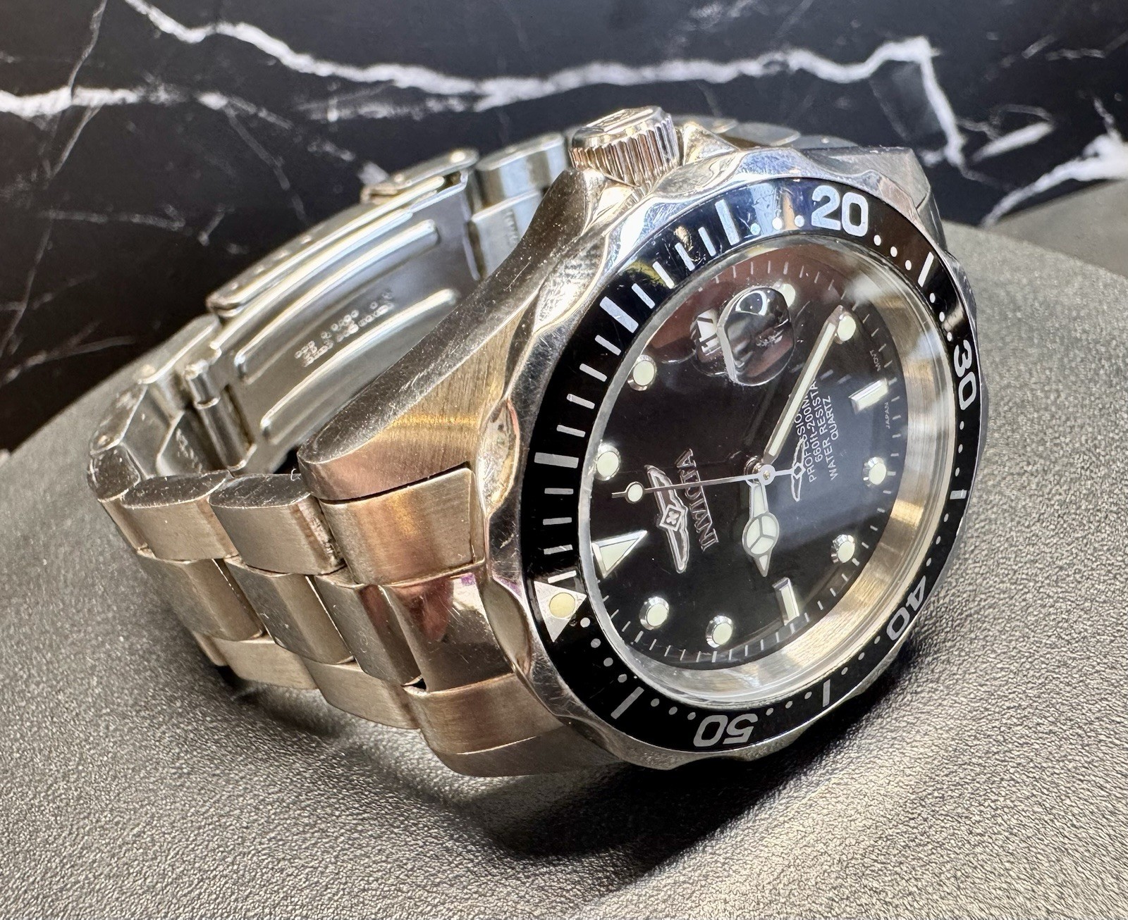 Invicta Pro Diver 8932 Men’s 38mm Quartz Dive Watch 200M Black Dial Stainless