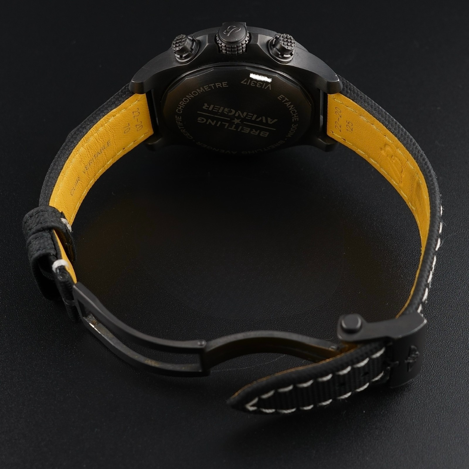 Breitling Avenger V13317 Chronograph 45mm – Full Set, 2 Extra Straps