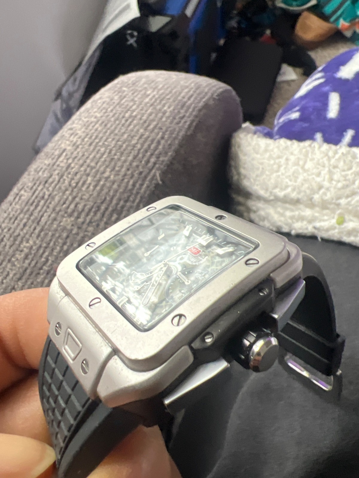 Doesn’t keep accurate time Black strap , square bezel grey face black dial .