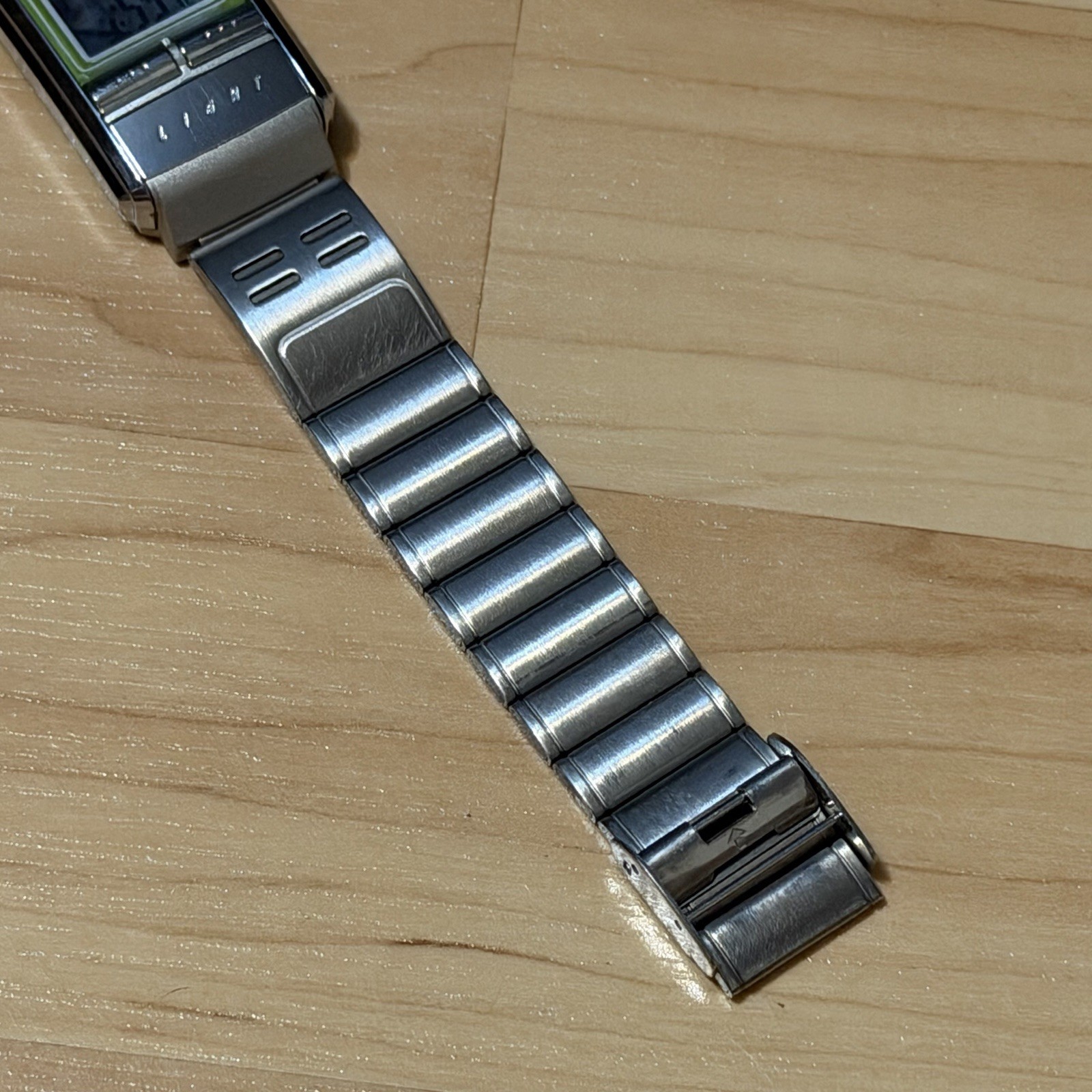 Casio LA-200 Vintage Silver Display Illuminator Futurist Digital Watch LA200 200
