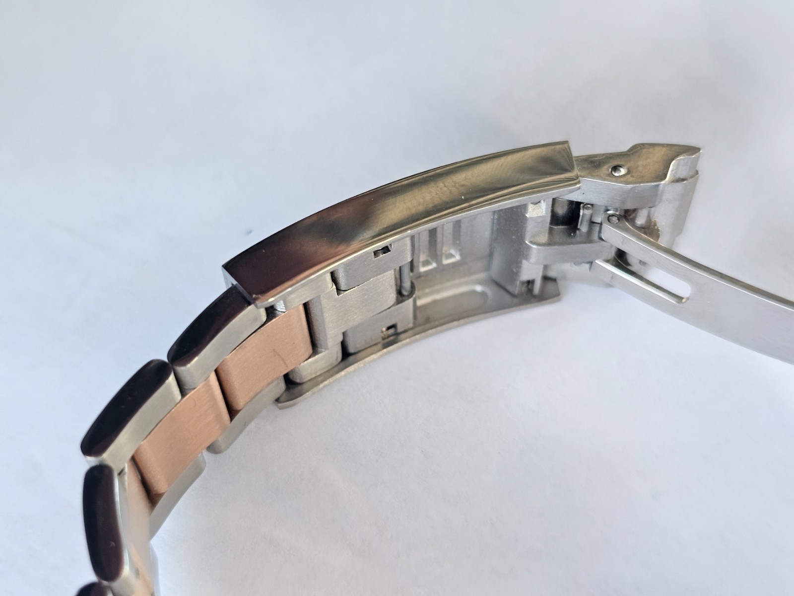 NH34A 20ATM Waterproof Two Tone Rose Gold GMT Watch Bracket Sapphire Magnifier
