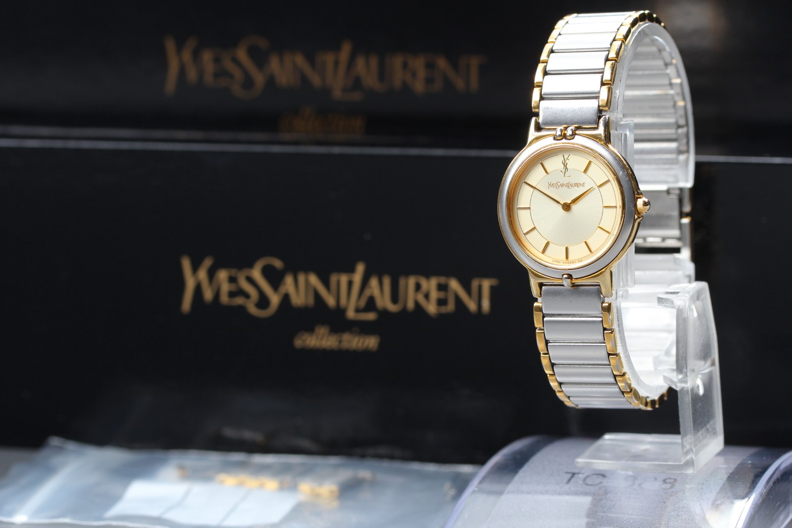 [Near MINT w/Box] Vintage Yves Saint Laurent 2200-228481 Quartz Women’s Watch
